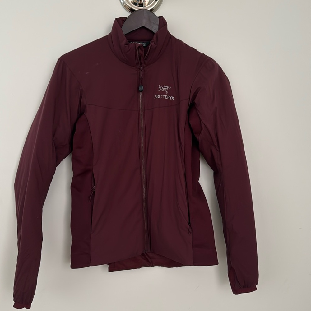 Maroon never been worn Arc’teryx